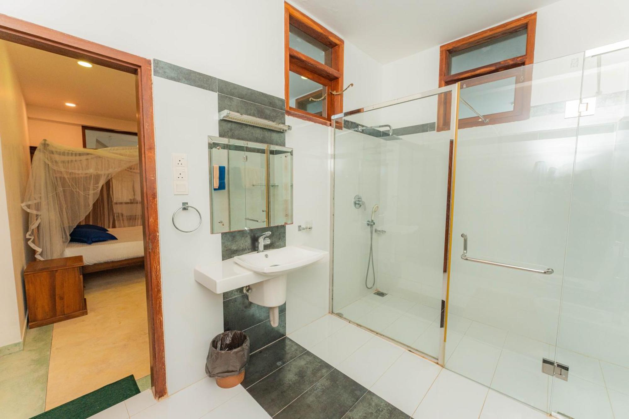 Hotel Coconut Bar Sea Lodge 베루왈라 외부 사진