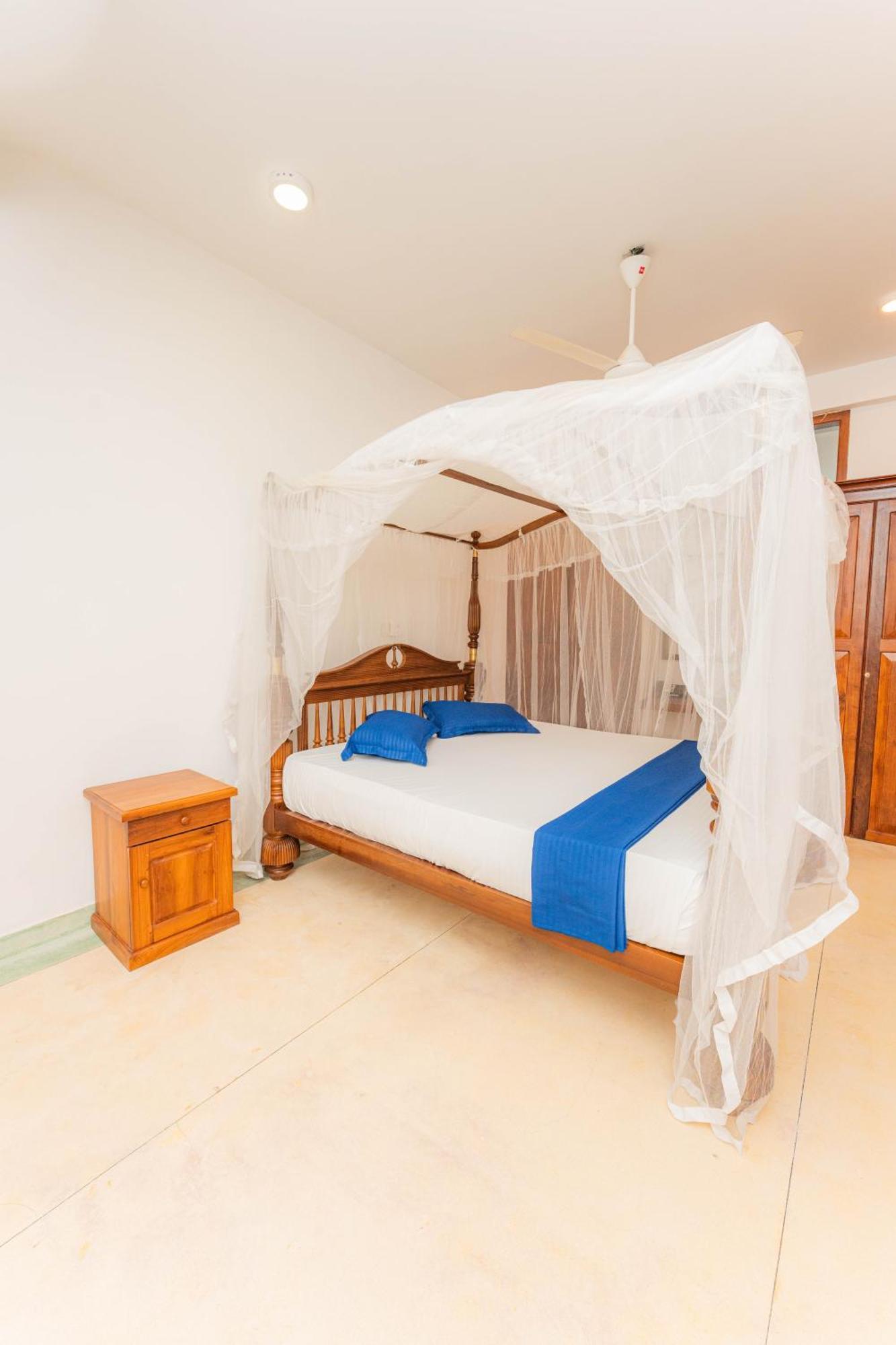 Hotel Coconut Bar Sea Lodge 베루왈라 외부 사진