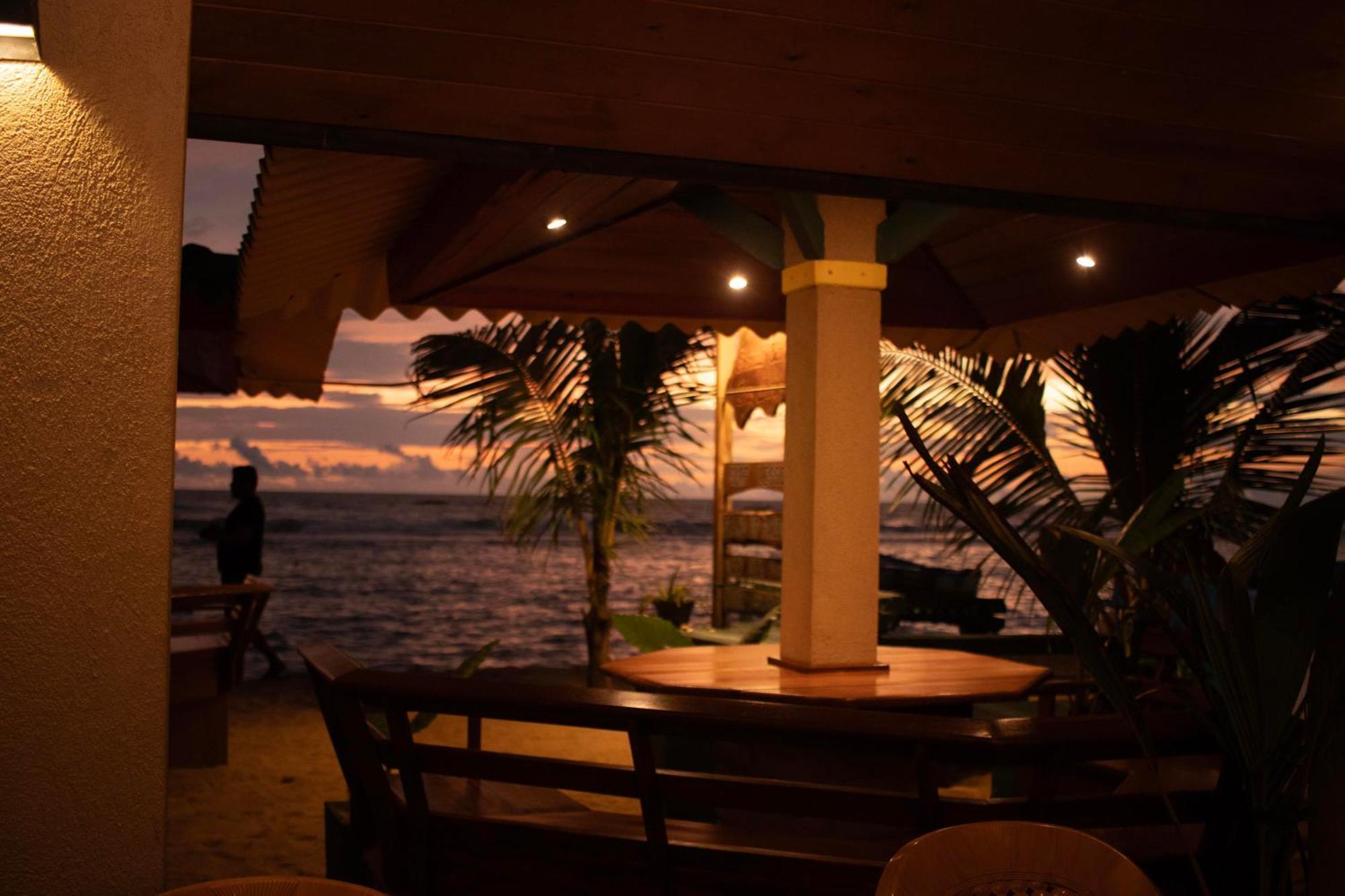 Hotel Coconut Bar Sea Lodge 베루왈라 외부 사진