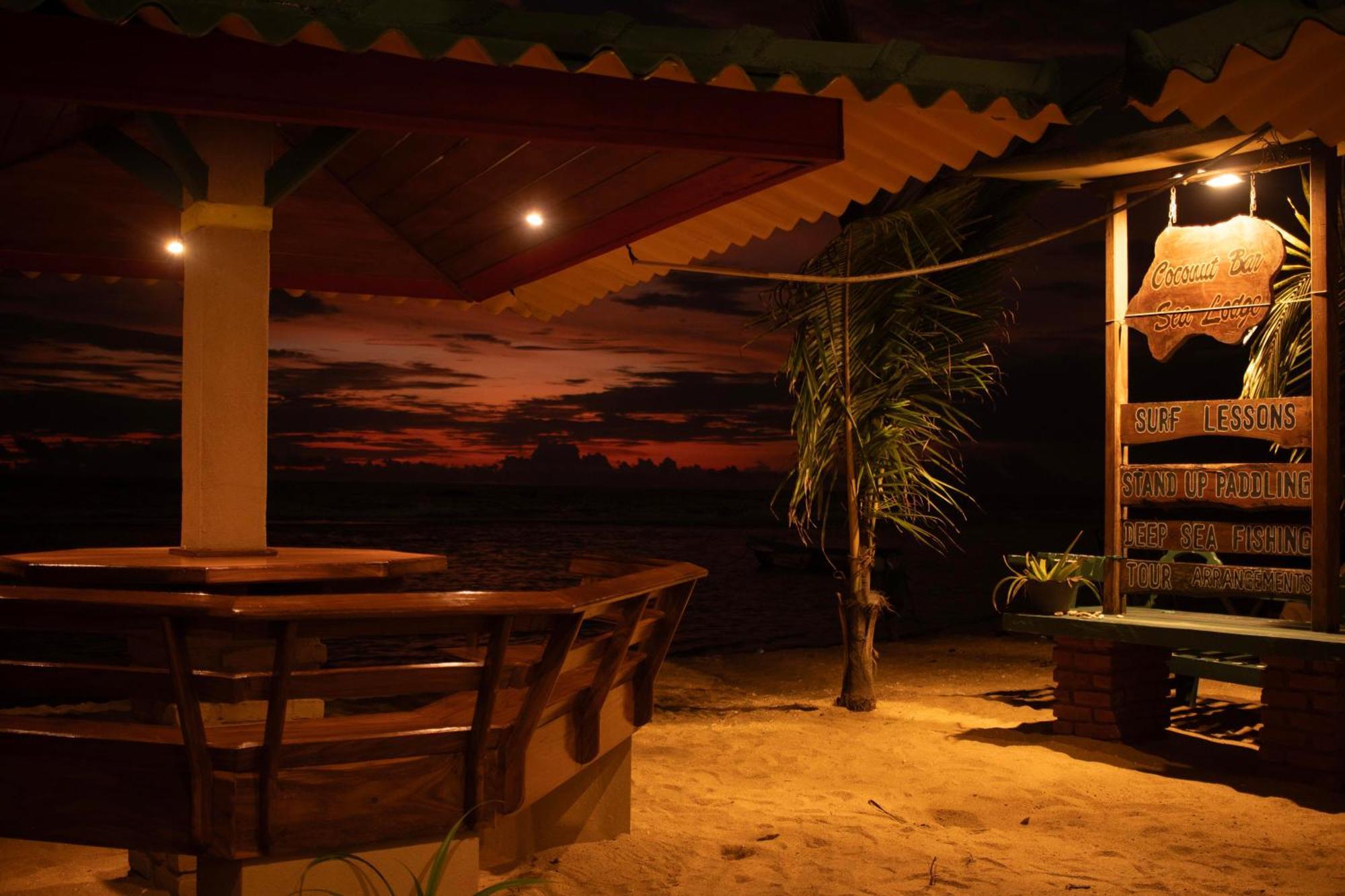 Hotel Coconut Bar Sea Lodge 베루왈라 외부 사진