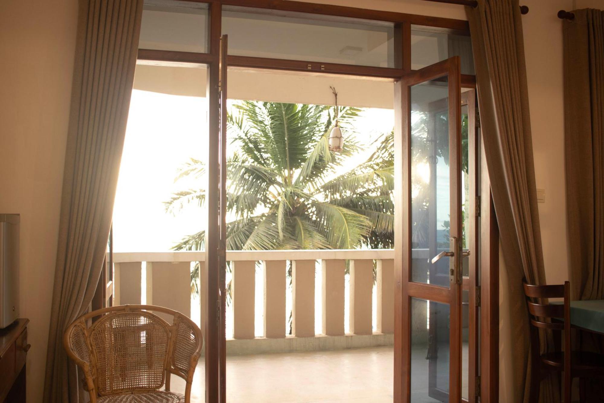 Hotel Coconut Bar Sea Lodge 베루왈라 외부 사진