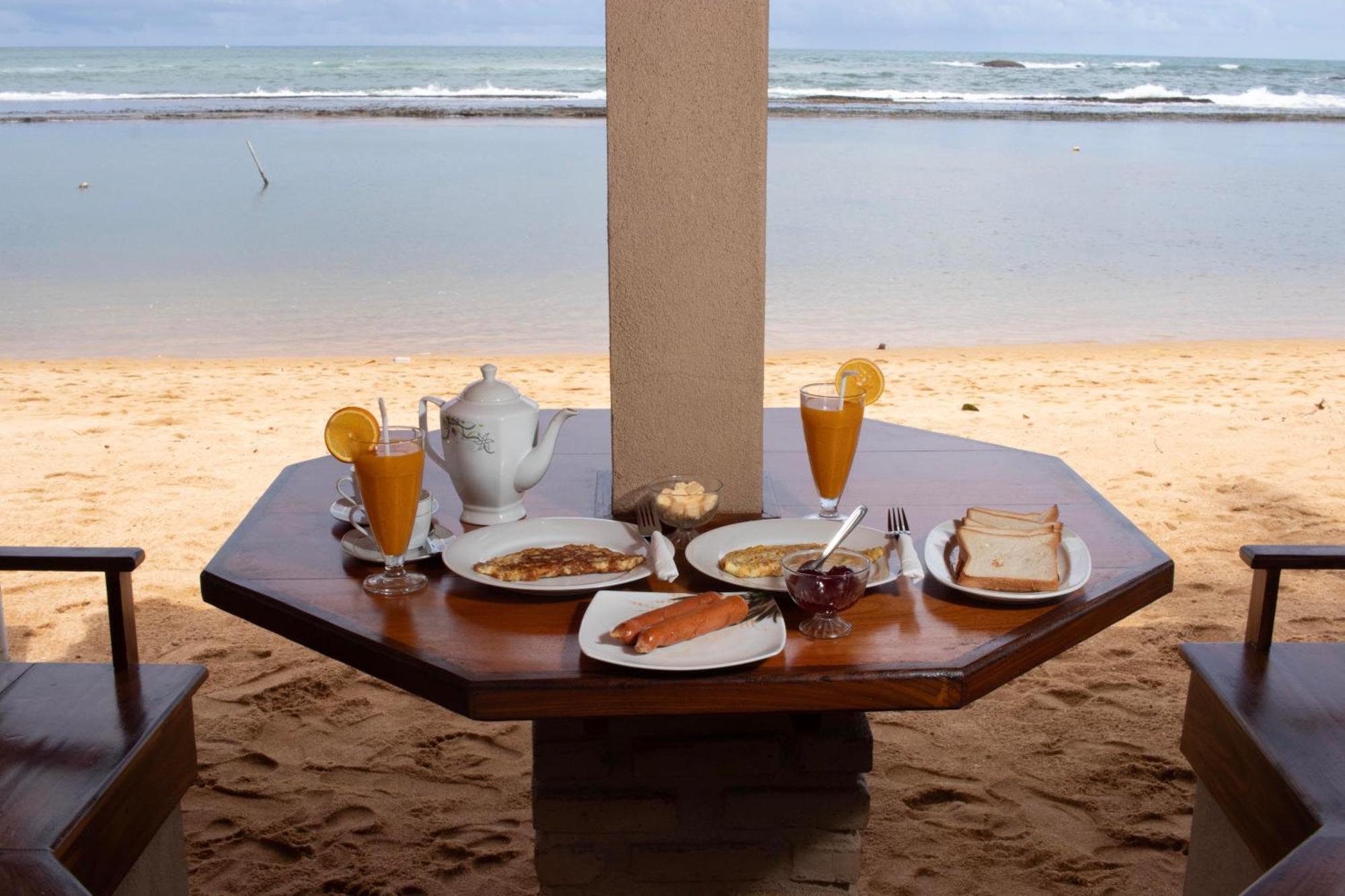 Hotel Coconut Bar Sea Lodge 베루왈라 외부 사진